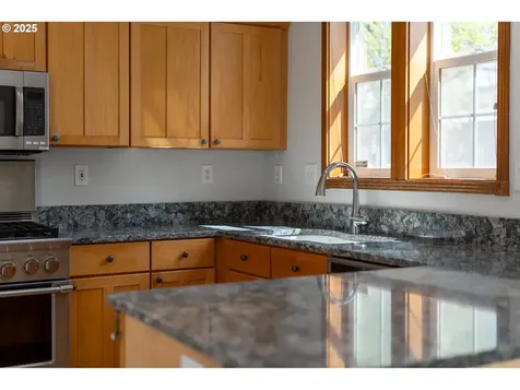 856 NE Pacific Drive Fairview OR 97024