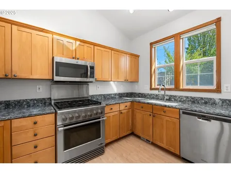 856 NE Pacific Drive Fairview OR 97024