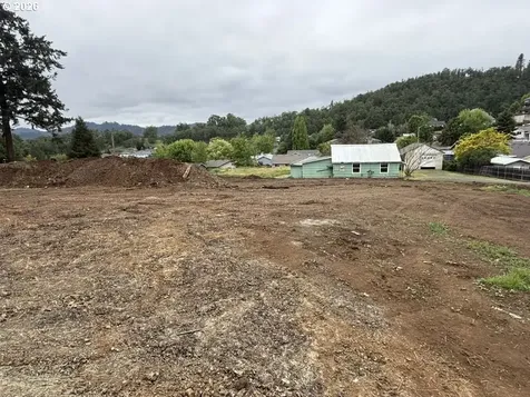 1420 NW Grove Street Roseburg OR 97471