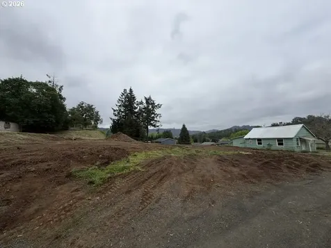 1420 NW Grove Street Roseburg OR 97471