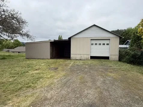 1420 NW Grove Street Roseburg OR 97471