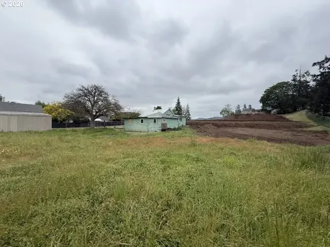 1420 NW Grove Street Roseburg OR 97471