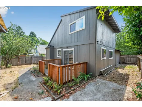 8941 SE Knapp Street Portland OR 97266