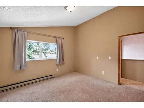 8941 SE Knapp Street Portland OR 97266