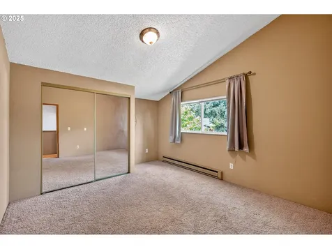 8941 SE Knapp Street Portland OR 97266