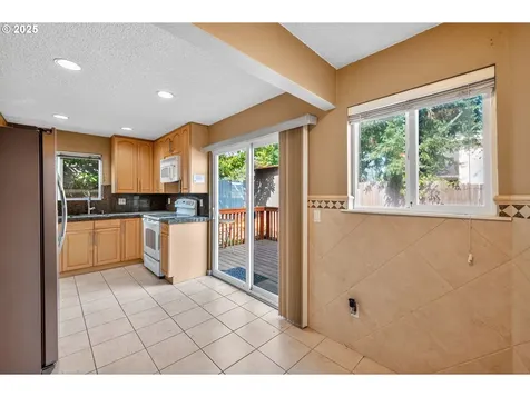 8941 SE Knapp Street Portland OR 97266