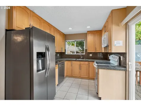 8941 SE Knapp Street Portland OR 97266