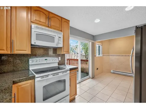 8941 SE Knapp Street Portland OR 97266