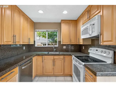 8941 SE Knapp Street Portland OR 97266