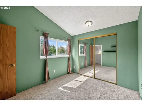 8941 SE Knapp Street Portland OR 97266