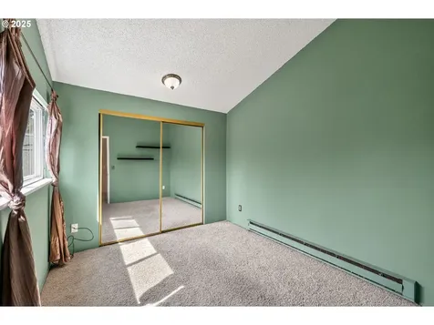 8941 SE Knapp Street Portland OR 97266