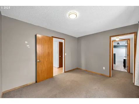 8941 SE Knapp Street Portland OR 97266