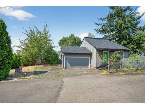 8941 SE Knapp Street Portland OR 97266