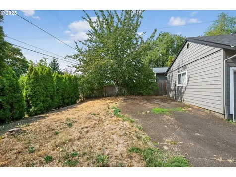 8941 SE Knapp Street Portland OR 97266