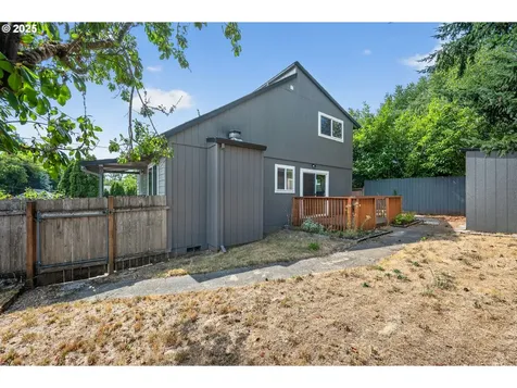 8941 SE Knapp Street Portland OR 97266