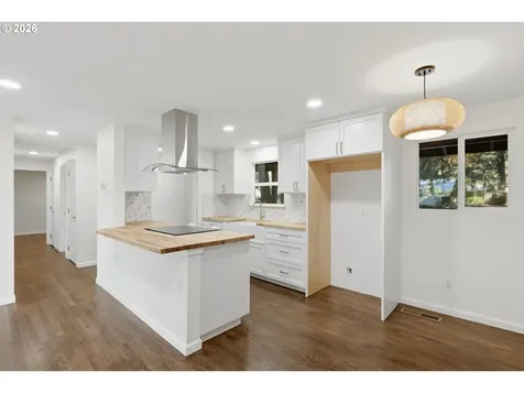 18640 SE Yamhill Circle Portland OR 97233