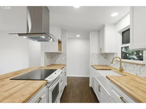 18640 SE Yamhill Circle Portland OR 97233