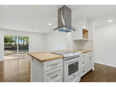 18640 SE Yamhill Circle Portland OR 97233