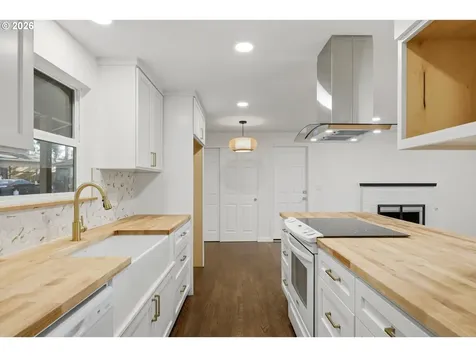 18640 SE Yamhill Circle Portland OR 97233