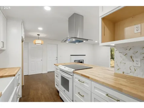 18640 SE Yamhill Circle Portland OR 97233