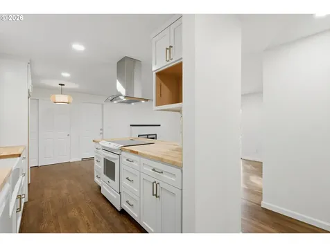 18640 SE Yamhill Circle Portland OR 97233