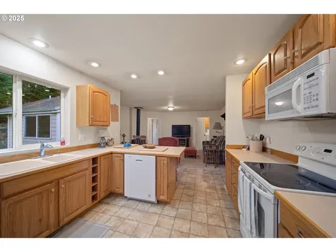 140 Golden Drive Scottsburg OR 97473