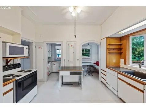 200 S Adams Street Coquille OR 97423