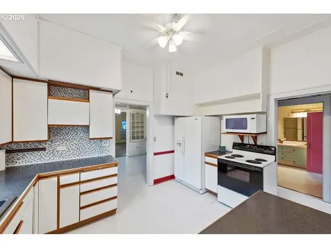 200 S Adams Street Coquille OR 97423