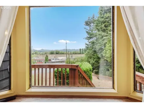 200 S Adams Street Coquille OR 97423
