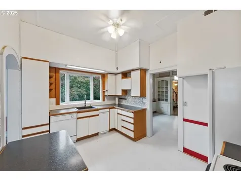 200 S Adams Street Coquille OR 97423