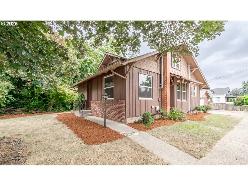 708 Hiatt Street Lebanon OR 97355