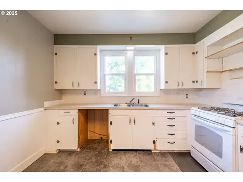 708 Hiatt Street Lebanon OR 97355