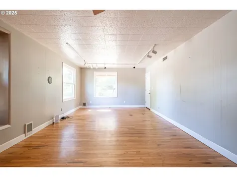 708 Hiatt Street Lebanon OR 97355