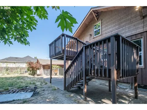 708 Hiatt Street Lebanon OR 97355