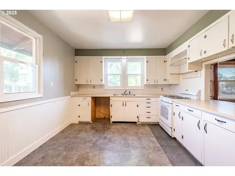 708 Hiatt Street Lebanon OR 97355