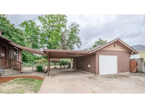 708 Hiatt Street Lebanon OR 97355
