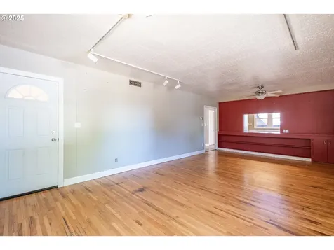 708 Hiatt Street Lebanon OR 97355