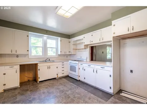 708 Hiatt Street Lebanon OR 97355