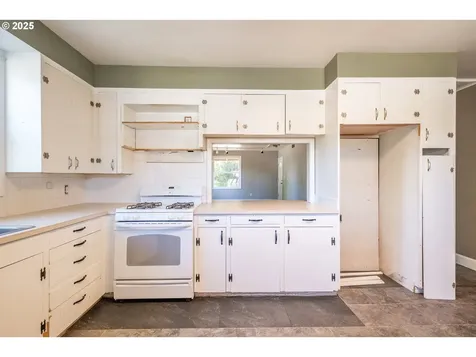 708 Hiatt Street Lebanon OR 97355