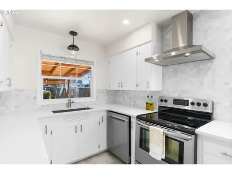 10602 NE Morris Street Portland OR 97220
