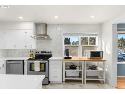 10602 NE Morris Street Portland OR 97220