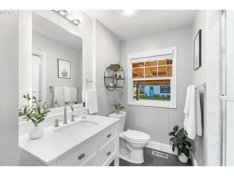 10602 NE Morris Street Portland OR 97220