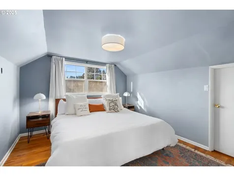 10602 NE Morris Street Portland OR 97220
