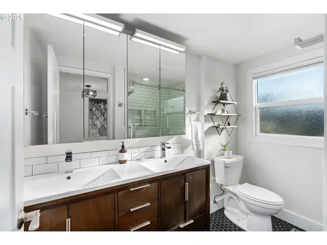 10602 NE Morris Street Portland OR 97220