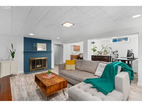 10602 NE Morris Street Portland OR 97220