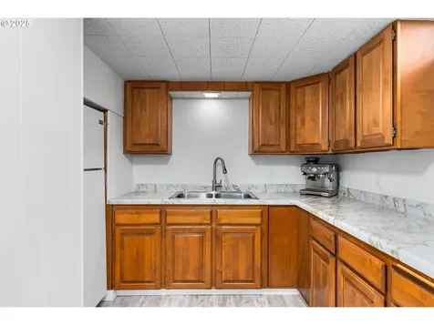 10602 NE Morris Street Portland OR 97220