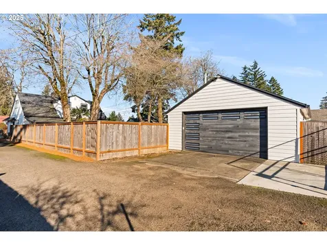 10602 NE Morris Street Portland OR 97220