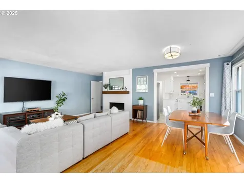10602 NE Morris Street Portland OR 97220