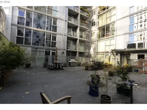 533 NE Holladay Street Portland OR 97232
