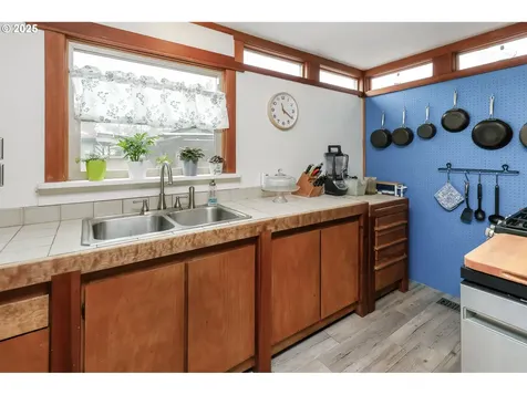 949 W 13th Avenue Eugene OR 97402